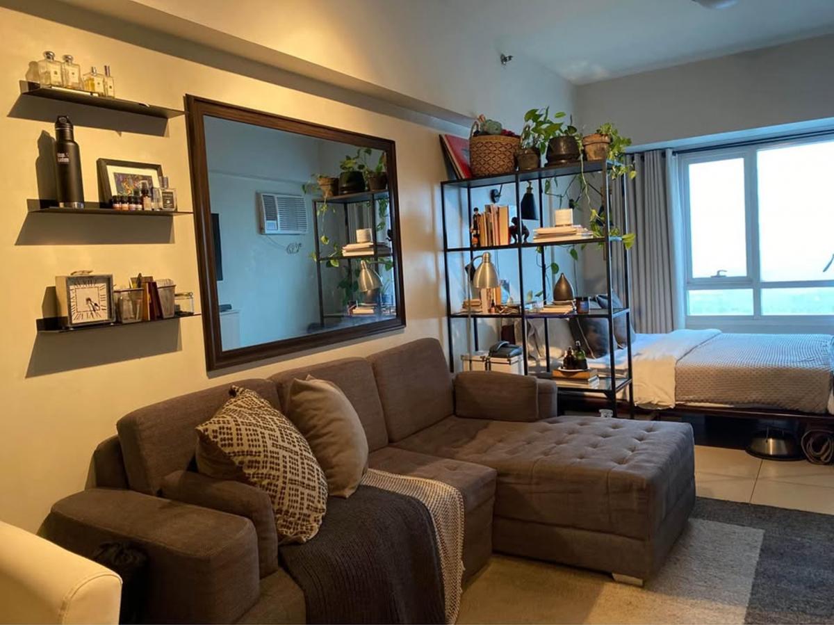 STUDIO FOR RENT AT THE COLUMNS LEGAZPI VILLAGE, MAKATI